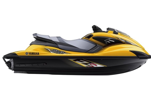 2013-Yamaha-FZS-EU-Yellow-Metallic-Studio-002