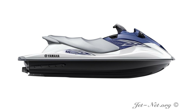 2013-Yamaha-VX-Sport-EU-White-With-Yacht-Blue-Studio-002.jpg