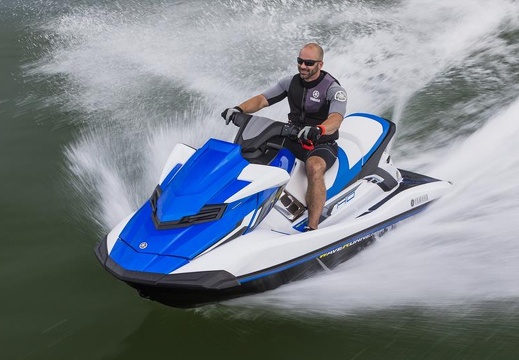 2018-Yamaha-FX-High-Output-EU-Pure-White-with-Azure-Blue-Metallic-Action-011