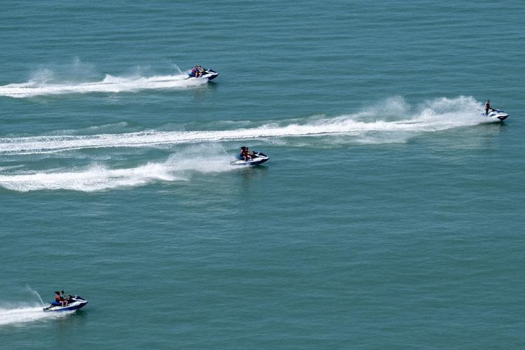 Clap de fin pour le Congrès du Motonautisme ! ILLUSTRATION AERIENNE
Des jets ski en mer. La Rochelle, le 26 08 2024. PHOTO XAVIER LEOTY
